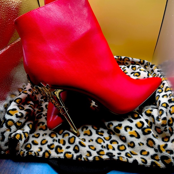 Shoe. Dazzle NWB Red Chrome Heel Bootie - Picture 1 of 9